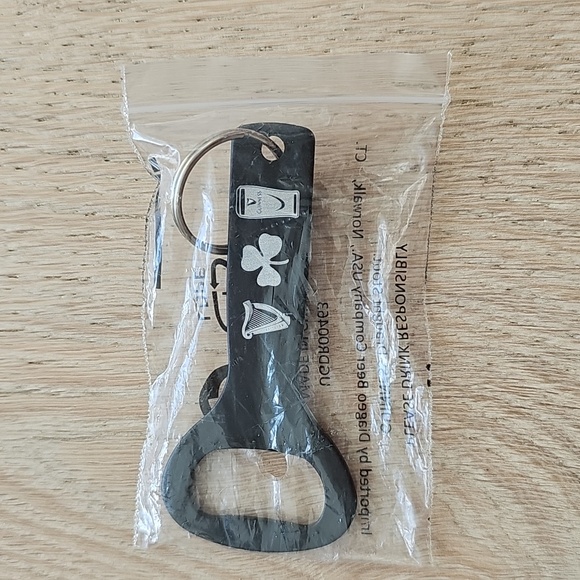 NWOT Guinness Bottle Opener Keychain - Picture 3 of 4
